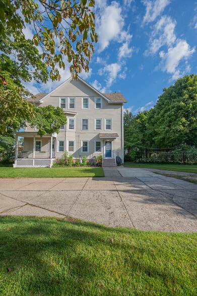 Building Photo - 69 Brookdale Blvd