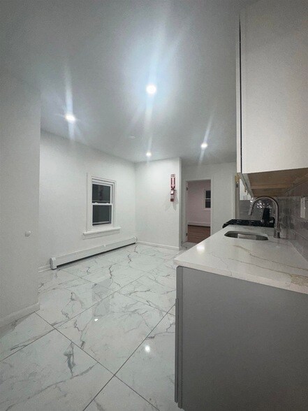 Building Photo - 23 Valley Pl