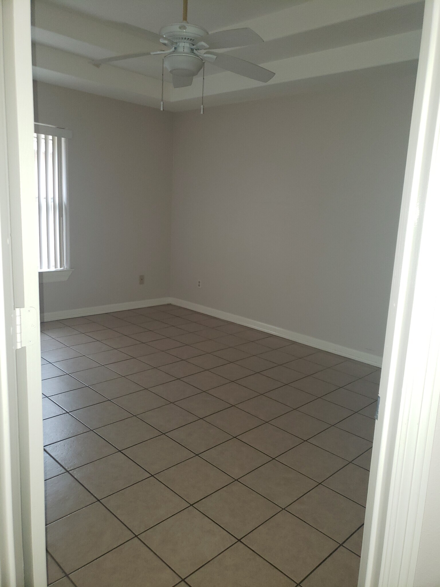 Building Photo - 2500 Tahiti Dr