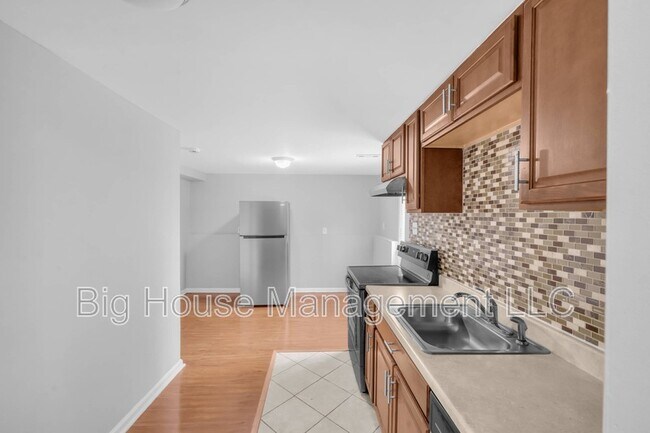 Building Photo - 7003 Rock Creek Dr