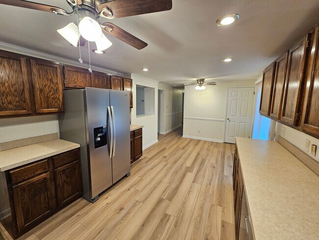 Building Photo - 1318 Planters Dr