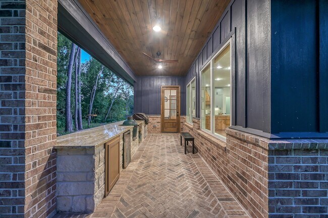 Building Photo - 15937 Stagecoach Rd