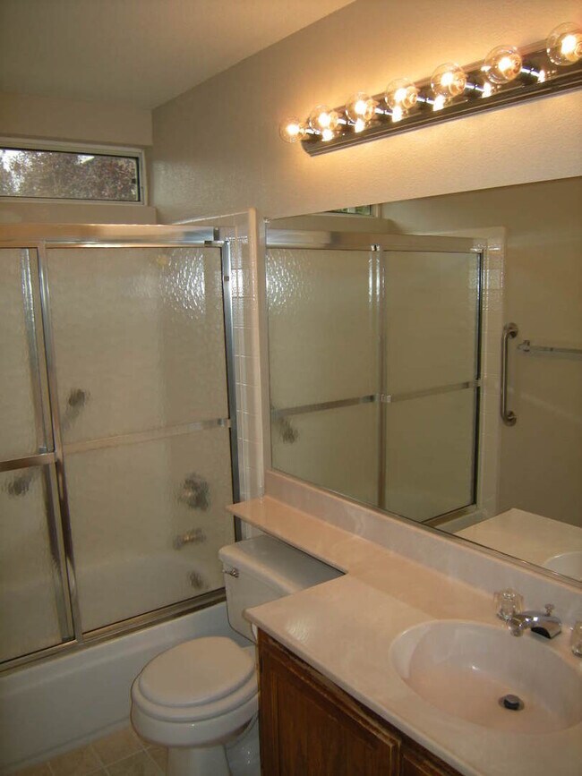 Building Photo - Charming 3-bedroom, 2-bathroom home!