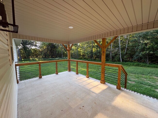 Building Photo - 211 Majestic Dr