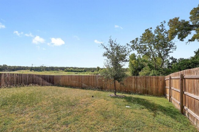 Building Photo - 2305 Bettylou Ln