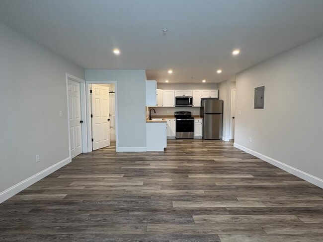 Building Photo - 37 Cottage St