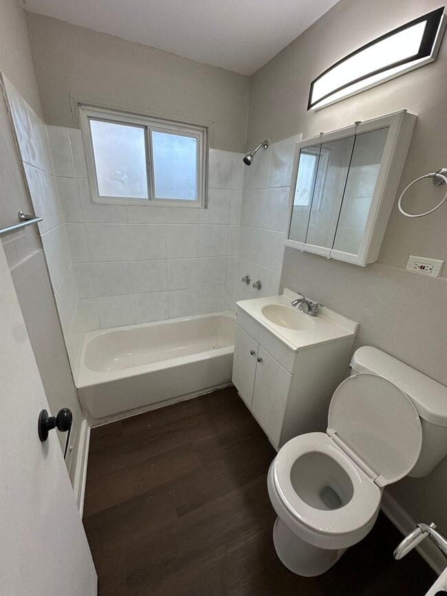 Building Photo - 4 bed 1 bath