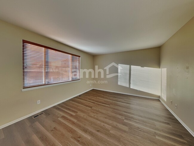 Building Photo - 12865 Roslyn St