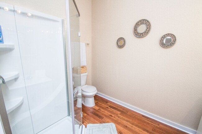 Building Photo - Douglas