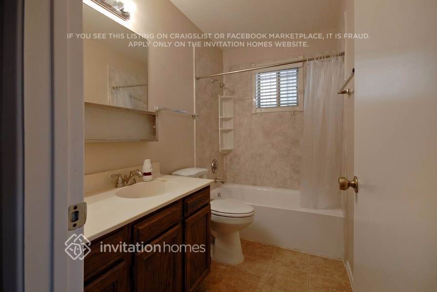 Building Photo - 757 S Vineyard