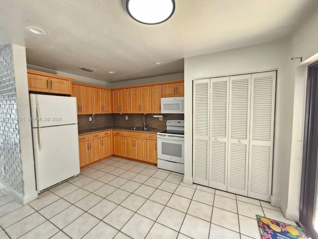 Building Photo - 5428 SW 131st Ct