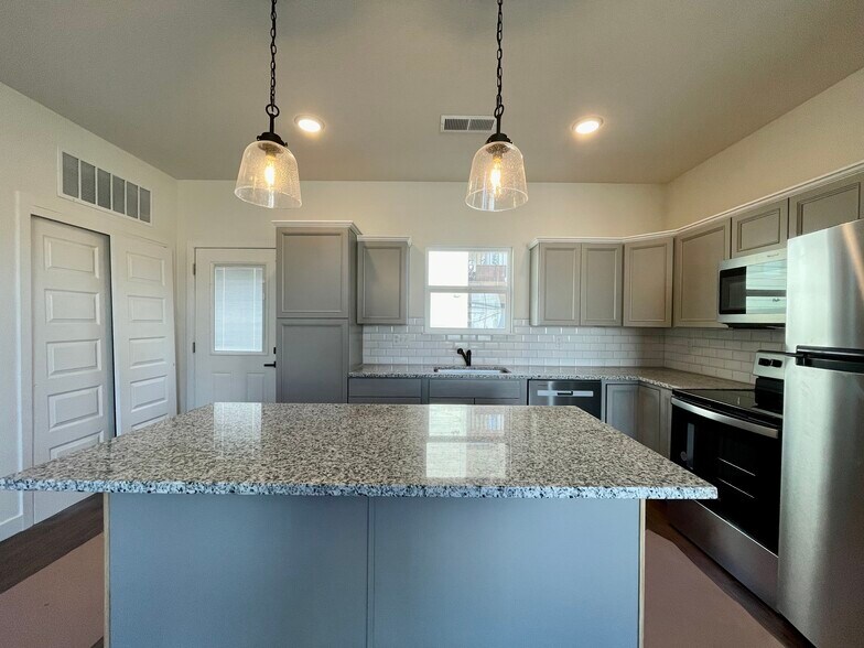 Building Photo - 4315 Holly St