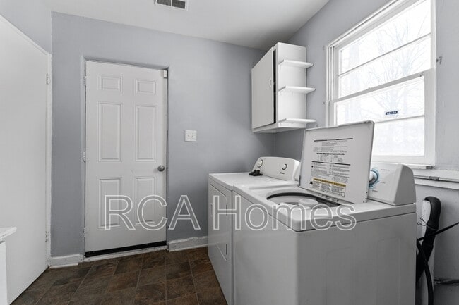 Building Photo - 6262 E 24th St