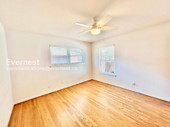 Building Photo - 8633 Westglen Dr