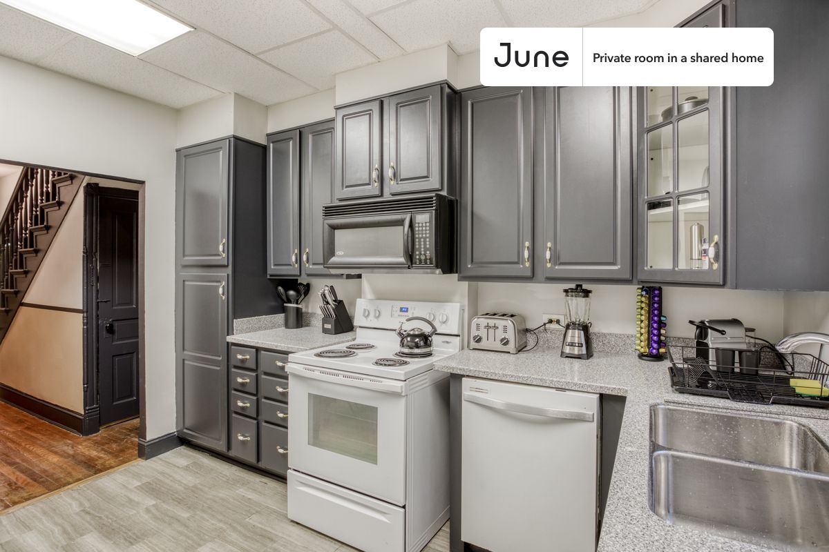 Building Photo - Room in Shared 4 bed/2 bath home in Columbia Heights
