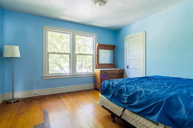 Building Photo - Furnished & Stylish 3 bedroom 1.5 bath home in bustling NW Portland  Available from March 15th- J...