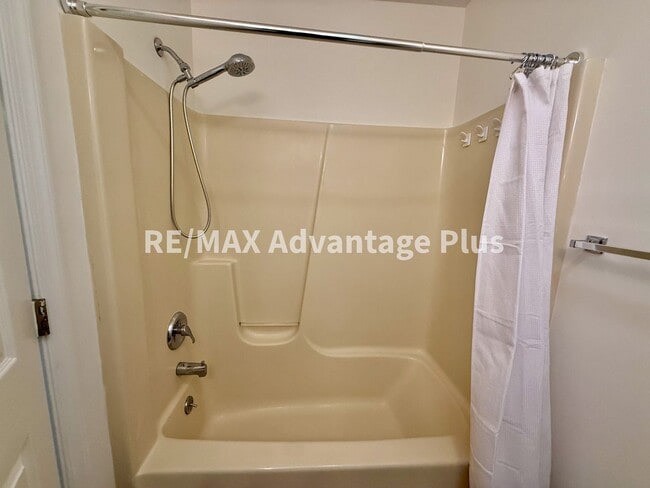 Building Photo - Spacious home with fiber internet close to Charlotte Court House