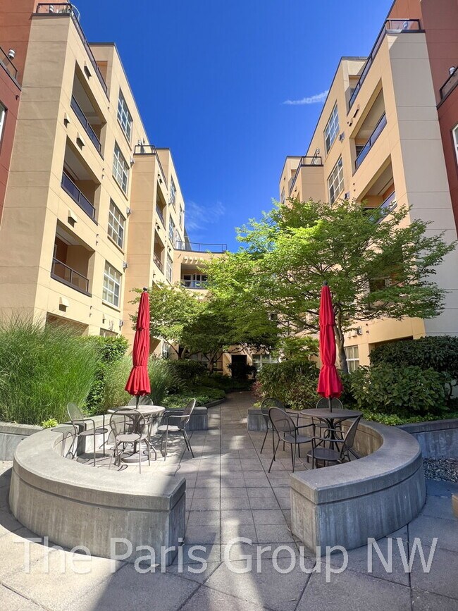 Building Photo - Gorgeous Green Lake Condo * 1 Block to Park Entrance, Onsite Retail, Garage Pkg, EZ Commute!