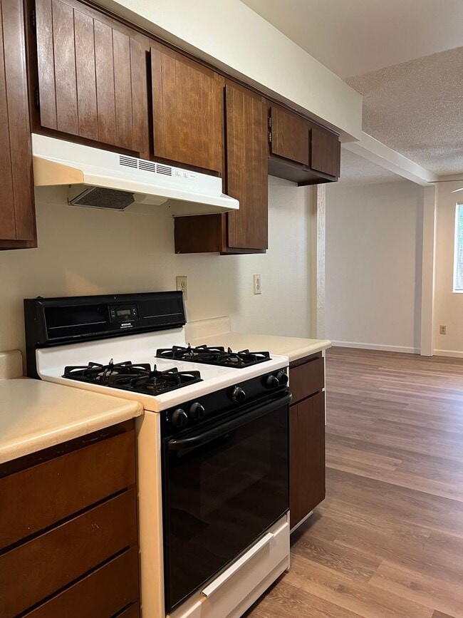 Building Photo - Darling 3 Bedroom House!!