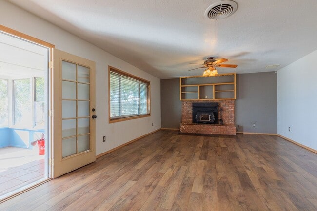 Building Photo - Spacious 3 Bedroom Home with Solar Panels and a Pool