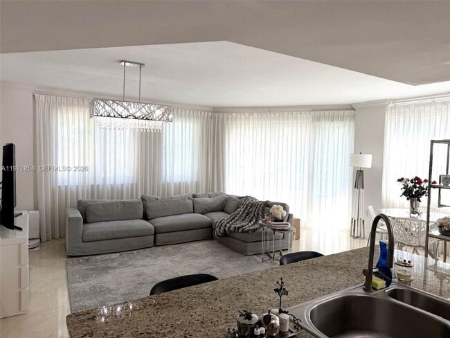 Building Photo - 20000 E Country Club Dr