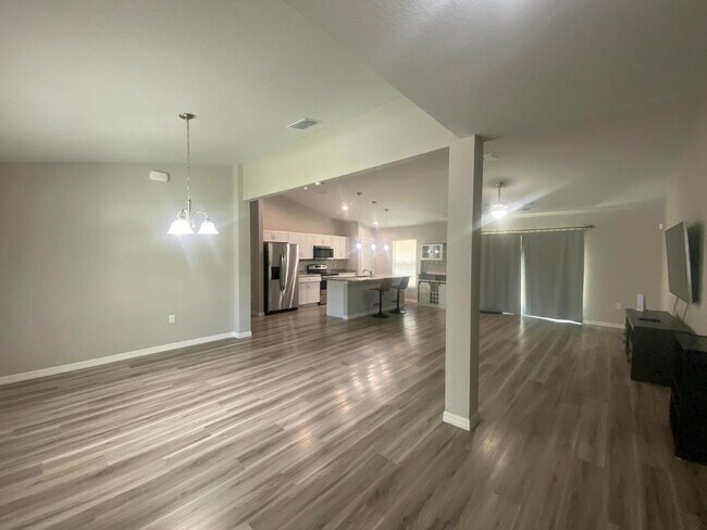 Building Photo - Charming 3-Bedroom Home on Nearly 1 Acre –...