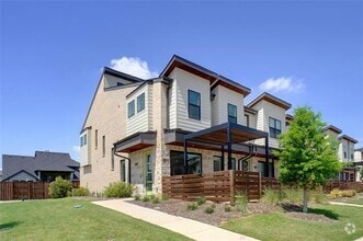 Building Photo - 3811 Rosemont Dr