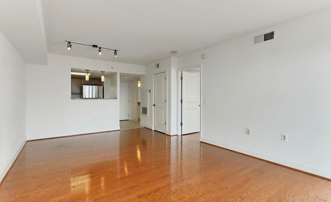 Building Photo - 11800 Sunset Hills Rd