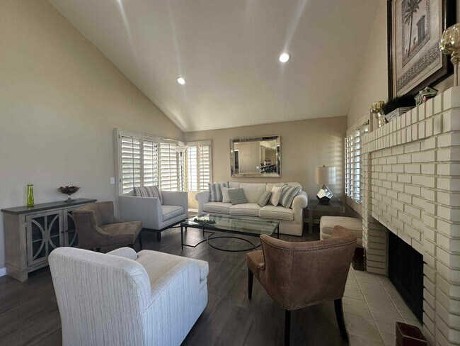 Building Photo - 4 Hermosillo Ln