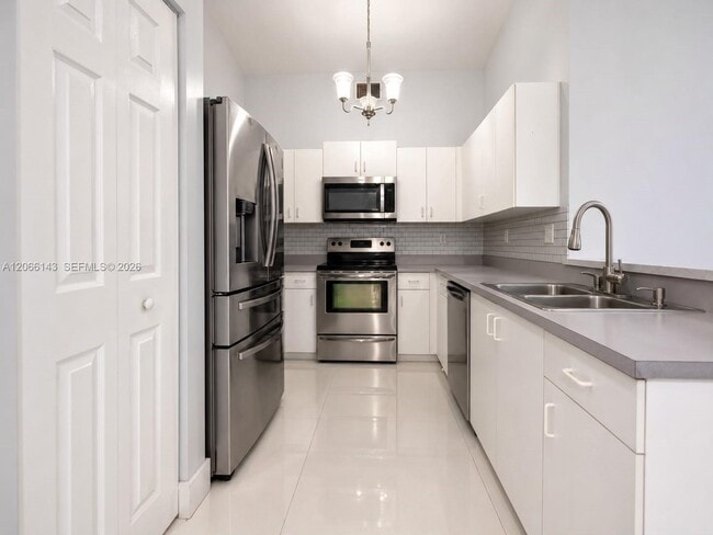 Building Photo - 9720 SW 164th Ave