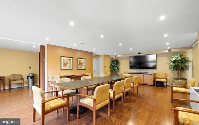 Building Photo - 10401 Grosvenor Pl