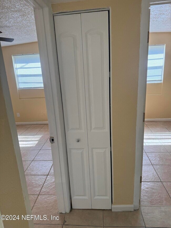 Building Photo - 2604 Mc Millan St