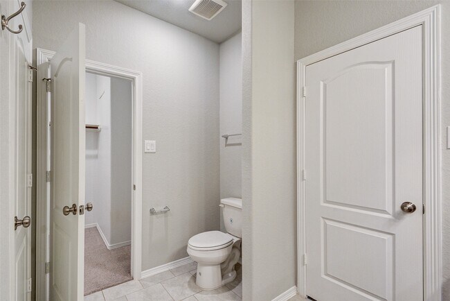 Building Photo - 40735 Gate Ridge Dr