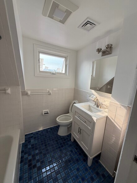 Building Photo - 96 Munroe St