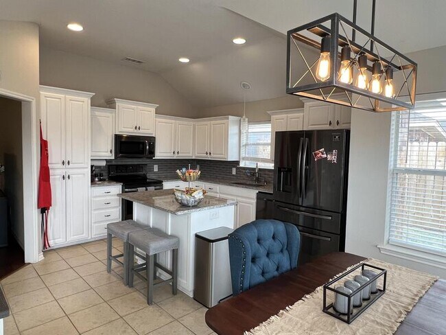 Building Photo - 6053 Laci Ln