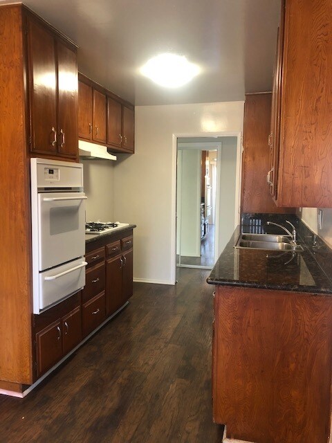 Kitchen from dinning room - 4475 Rosewood Ave