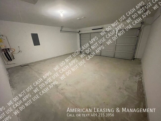 Building Photo - 1585 Holly Trails