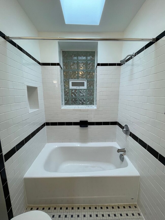 Building Photo - Charming 1928 Row Home for Rent with Modern Amenities — 2 Bedroom 2 Full Bath w/ 2 Half Baths, 2 ...