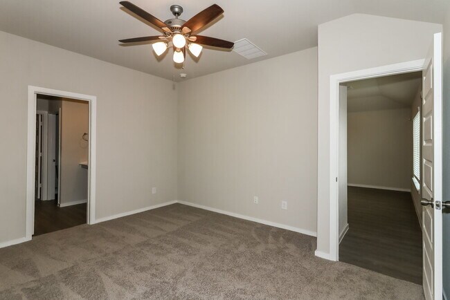 Building Photo - 17335 Ridge Dr