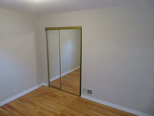 Building Photo - 6948 W Wellington Ave