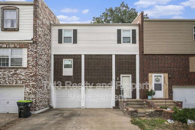 Building Photo - 3731 NE Colonial Dr