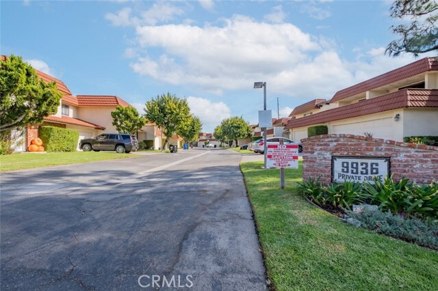 Building Photo - 9936 Reseda Blvd