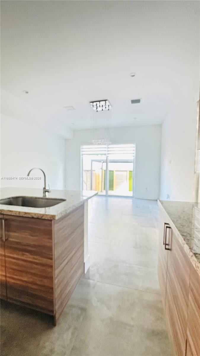 Building Photo - 3653 SW 25th St