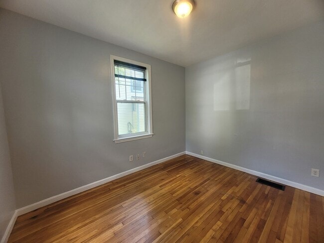 Building Photo - 32 Cedar St