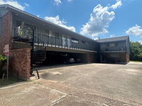 Building Photo - 8232 Glenview Dr