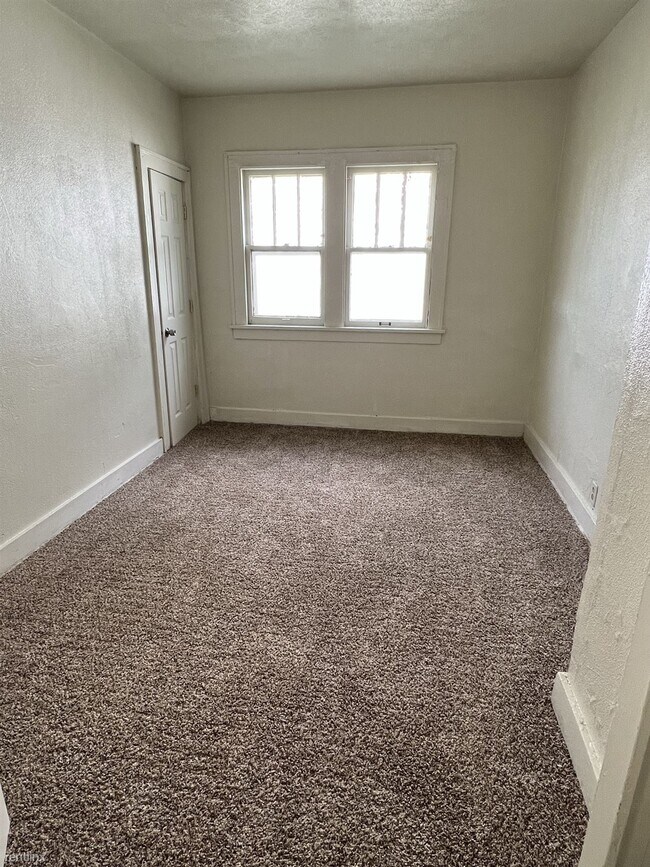 Building Photo - 4 br, 2 bath House - 414 Woodlawn Street S...