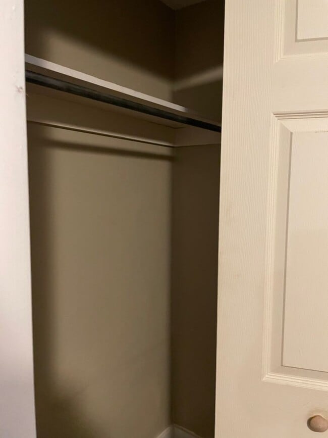 Building Photo - STUDENTS WELCOME! 5 Bedroom 3 Bathroom Single Family Home West Fort Collins