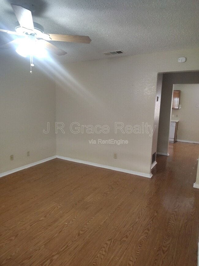 Building Photo - 5947 Shadydell Dr