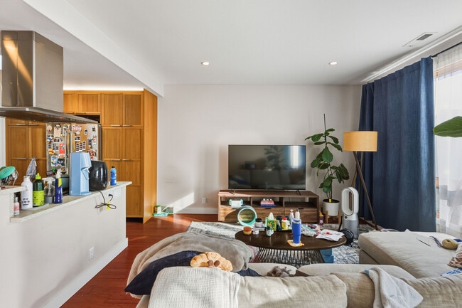 Building Photo - 26 Winfield St