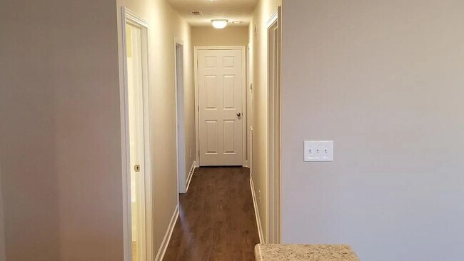 Building Photo - 733 Village Creek Dr